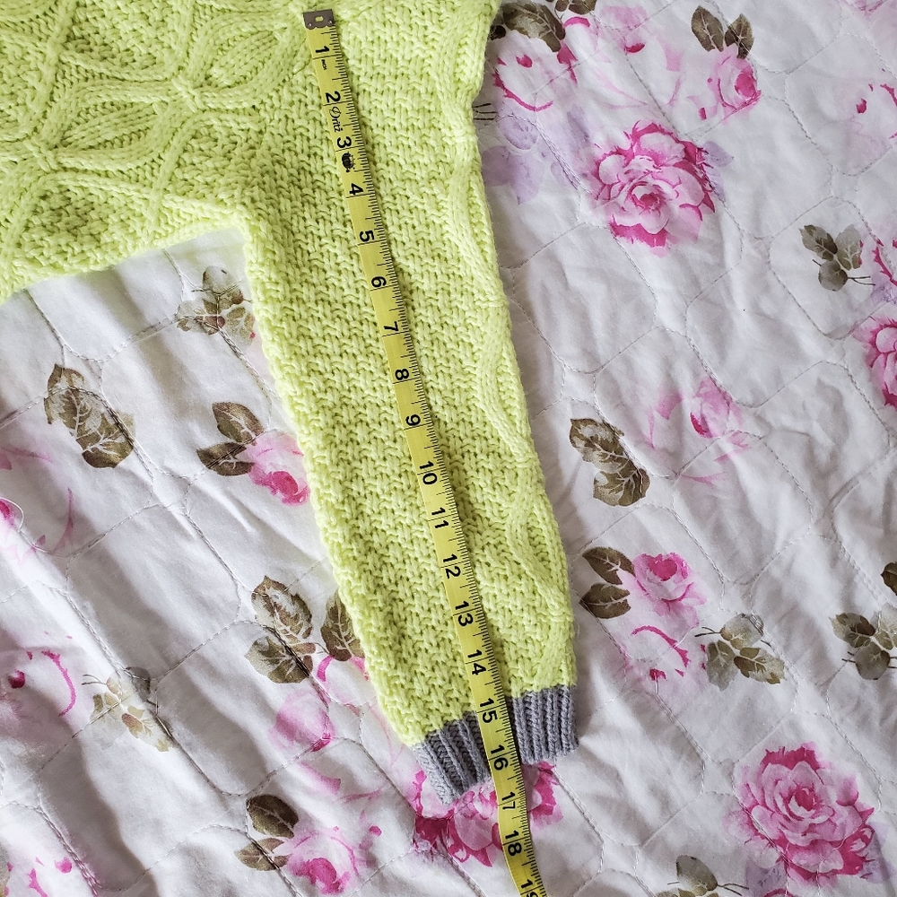 New bebe sweater - Picture 5 of 11